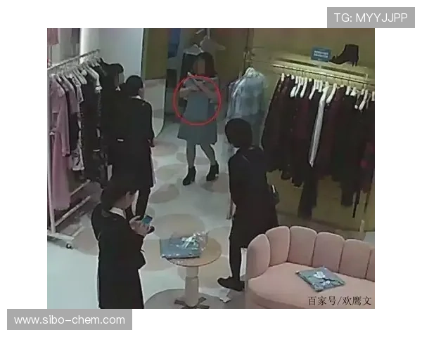 足球明星因偷衣服被抓引发热议社会道德与体育精神的双重反思