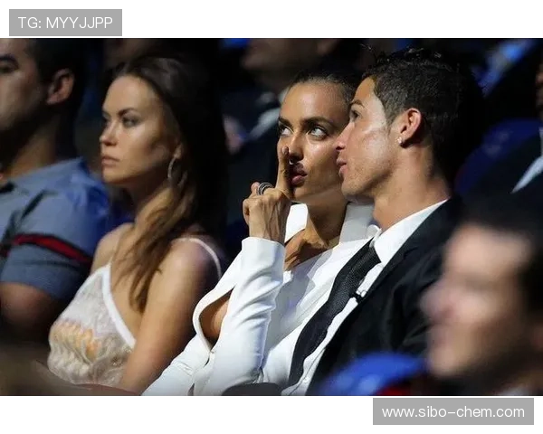 足球明星的宠儿究竟是谁揭秘足坛巨星背后的默默支持者 足球明星的宠儿究竟是谁揭秘足坛巨星背后的默默支持者