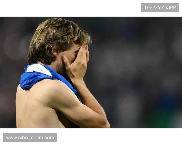 足球明星泪洒赛场背后的故事与感动瞬间分享 足球明星泪洒赛场背后的故事与感动瞬间分享