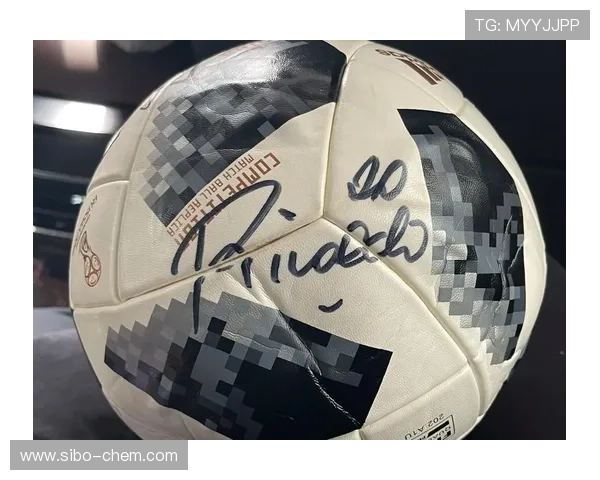 探索100个足球明星卡片的魅力与收藏价值揭秘 探索100个足球明星卡片的魅力与收藏价值揭秘