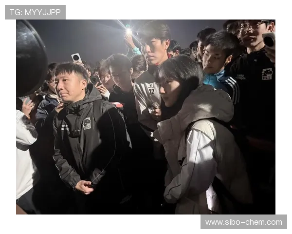 足球明星阿刁高清图片欣赏与个人生涯亮点回顾