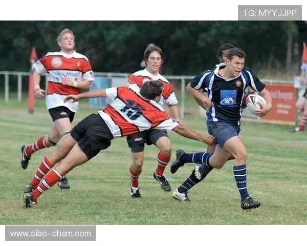 足球明星的光环背后那些不为人知的搞笑瞬间与尴尬时刻